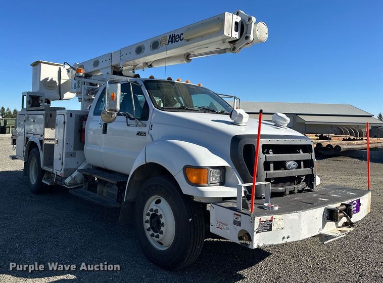 image for item DW4276 2009 Ford F750 Super Duty bucket truck