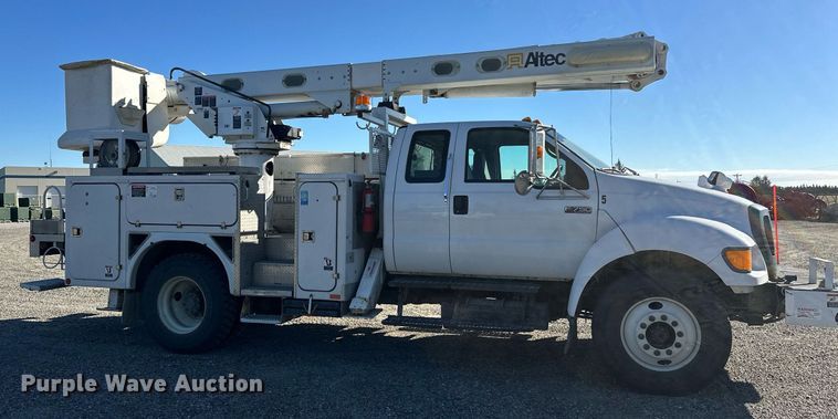 image for item DW4276 2009 Ford F750 Super Duty bucket truck