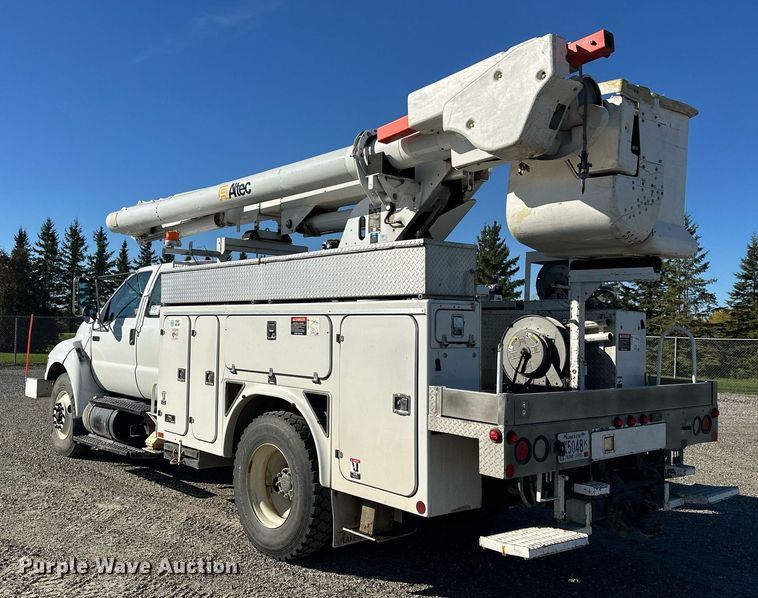 image for item DW4276 2009 Ford F750 Super Duty bucket truck