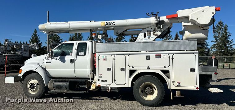 image for item DW4276 2009 Ford F750 Super Duty bucket truck