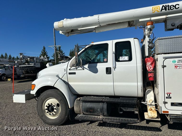 image for item DW4276 2009 Ford F750 Super Duty bucket truck