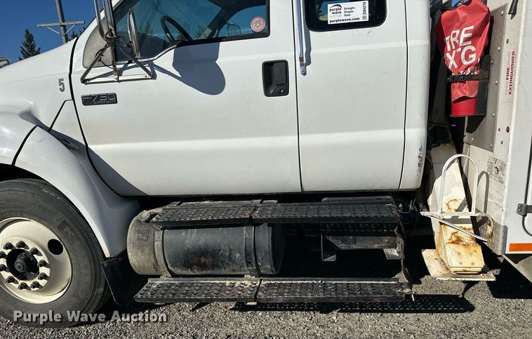 image for item DW4276 2009 Ford F750 Super Duty bucket truck