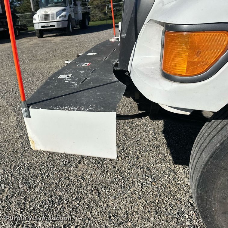 image for item DW4276 2009 Ford F750 Super Duty bucket truck