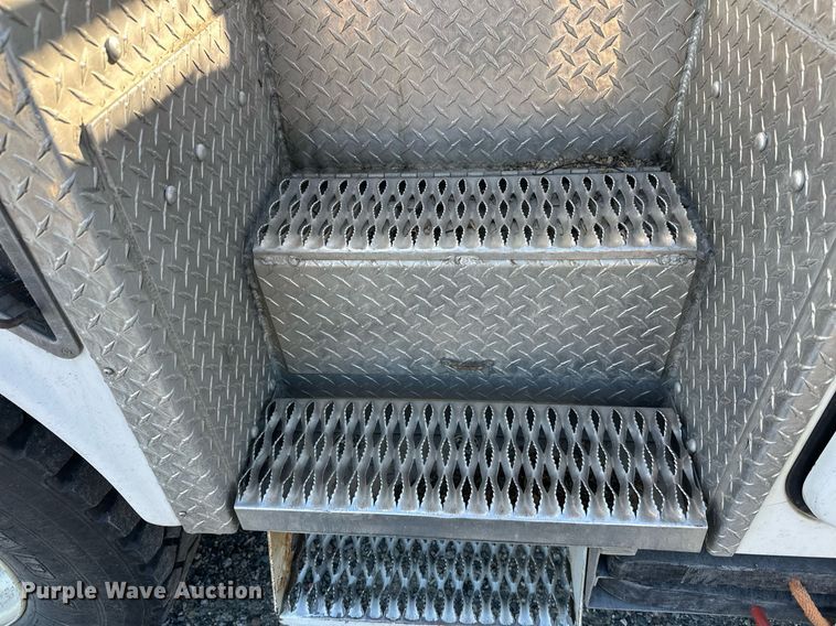 image for item DW4276 2009 Ford F750 Super Duty bucket truck