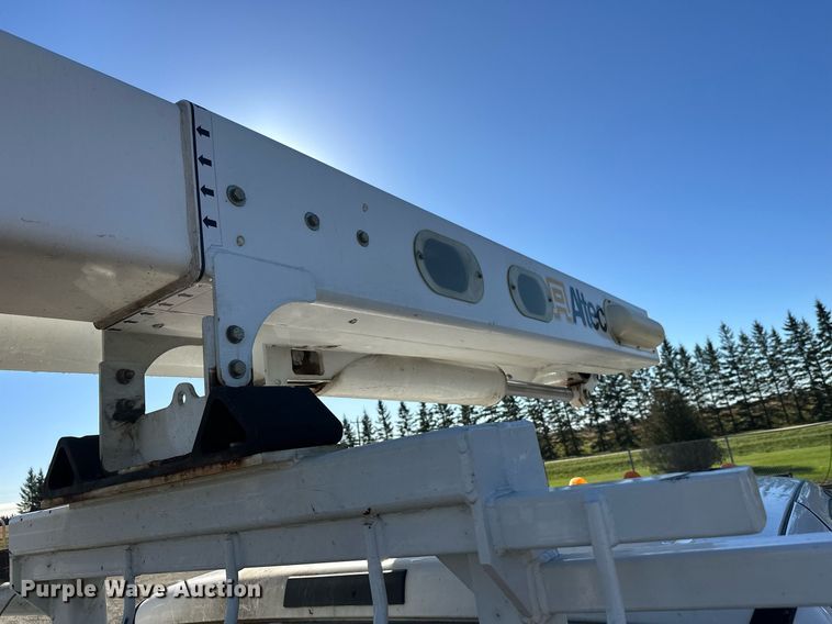 image for item DW4276 2009 Ford F750 Super Duty bucket truck