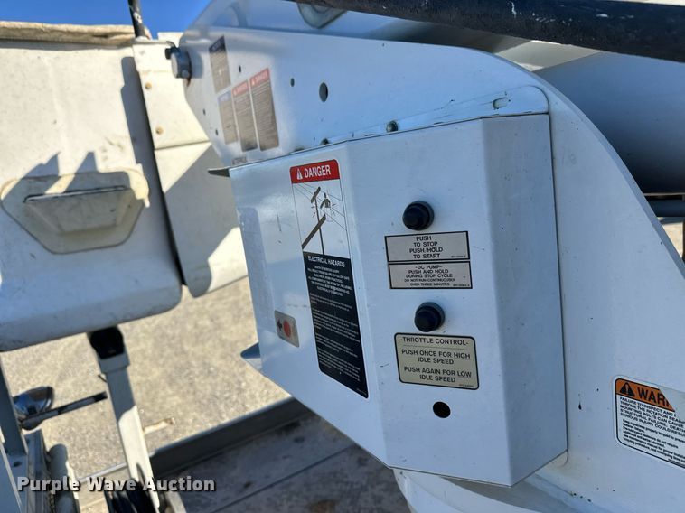 image for item DW4276 2009 Ford F750 Super Duty bucket truck