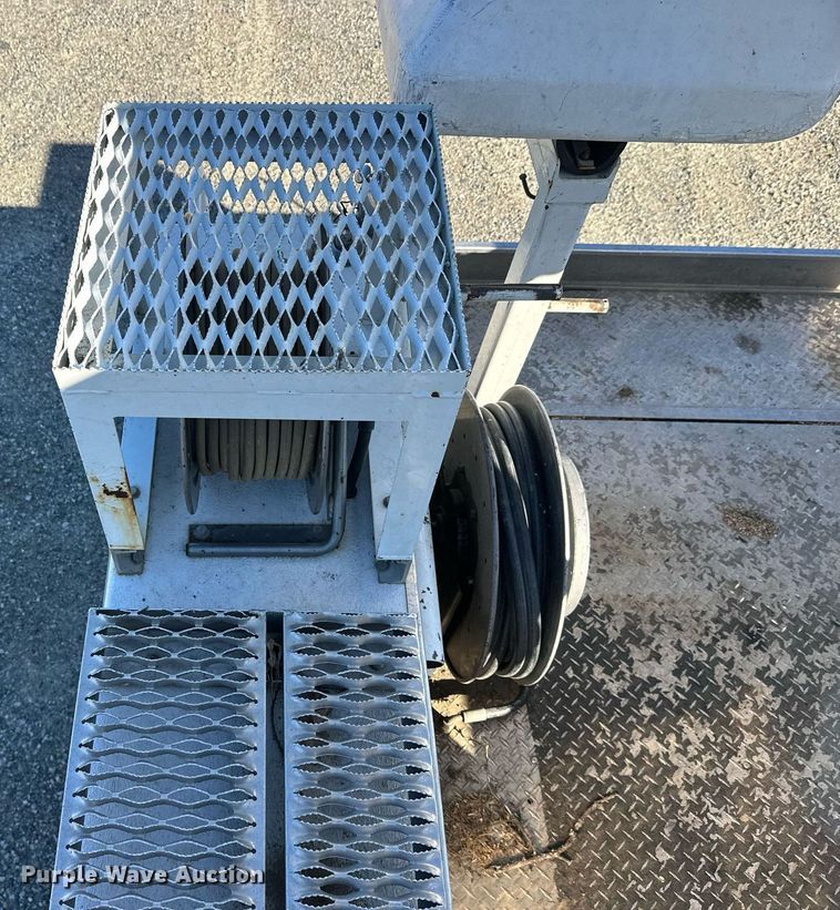 image for item DW4276 2009 Ford F750 Super Duty bucket truck