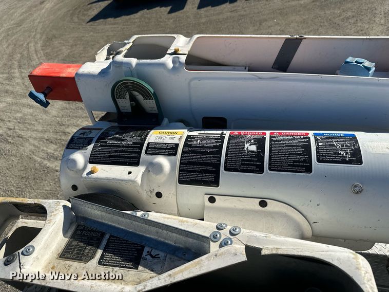 image for item DW4276 2009 Ford F750 Super Duty bucket truck