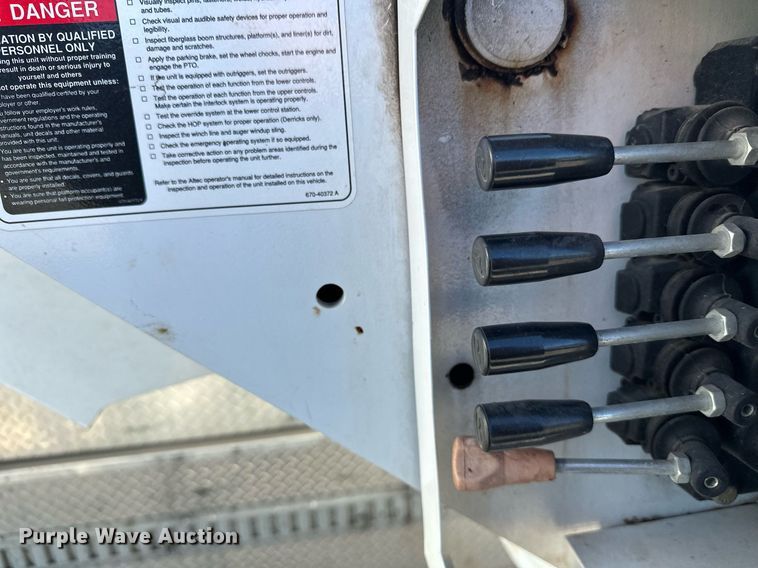 image for item DW4276 2009 Ford F750 Super Duty bucket truck