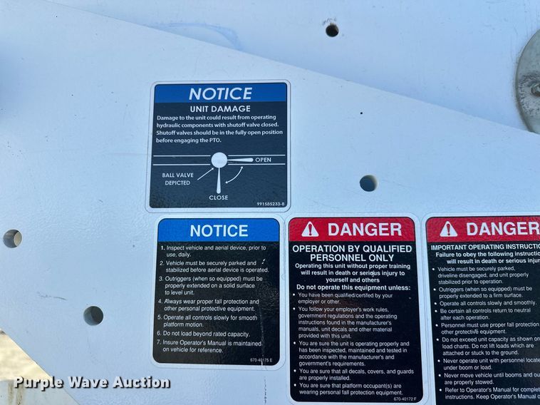 image for item DW4276 2009 Ford F750 Super Duty bucket truck