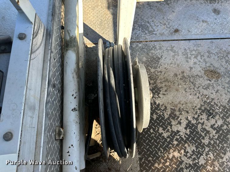 image for item DW4276 2009 Ford F750 Super Duty bucket truck