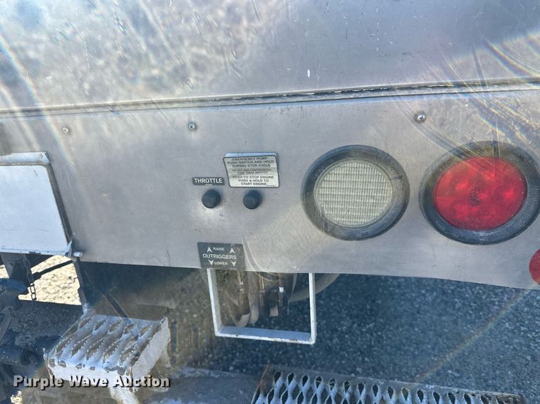 image for item DW4276 2009 Ford F750 Super Duty bucket truck