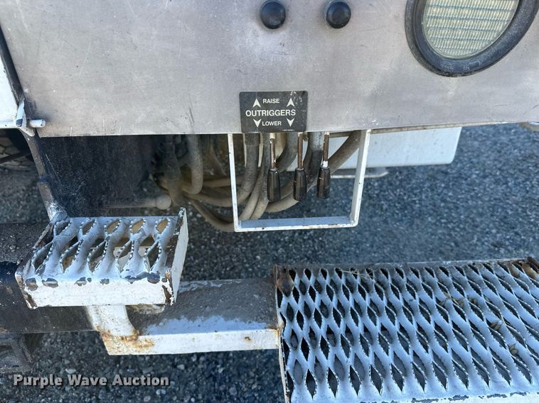 image for item DW4276 2009 Ford F750 Super Duty bucket truck