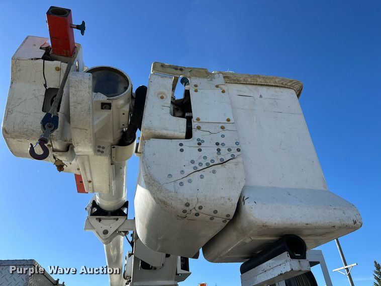 image for item DW4276 2009 Ford F750 Super Duty bucket truck