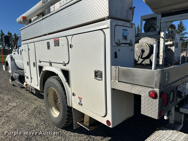 image for item DW4276 2009 Ford F750 Super Duty bucket truck