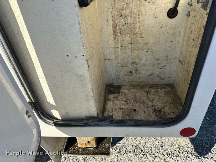 image for item DW4276 2009 Ford F750 Super Duty bucket truck