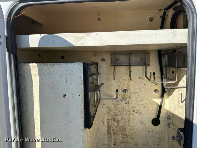 image for item DW4276 2009 Ford F750 Super Duty bucket truck