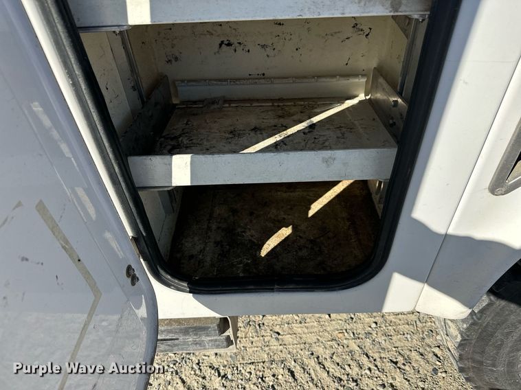 image for item DW4276 2009 Ford F750 Super Duty bucket truck