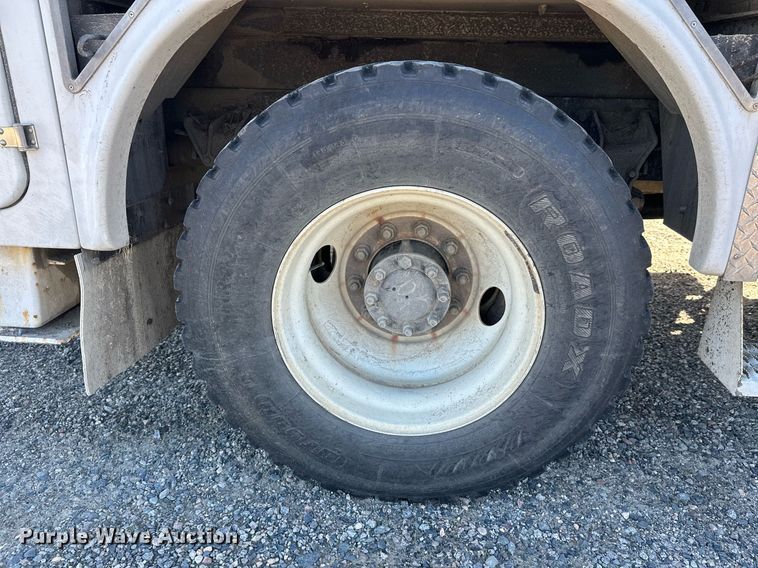 image for item DW4276 2009 Ford F750 Super Duty bucket truck