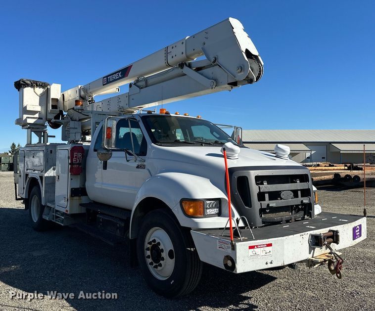 CAMIóN CON CANASTILLA 2013 FORD TEREX