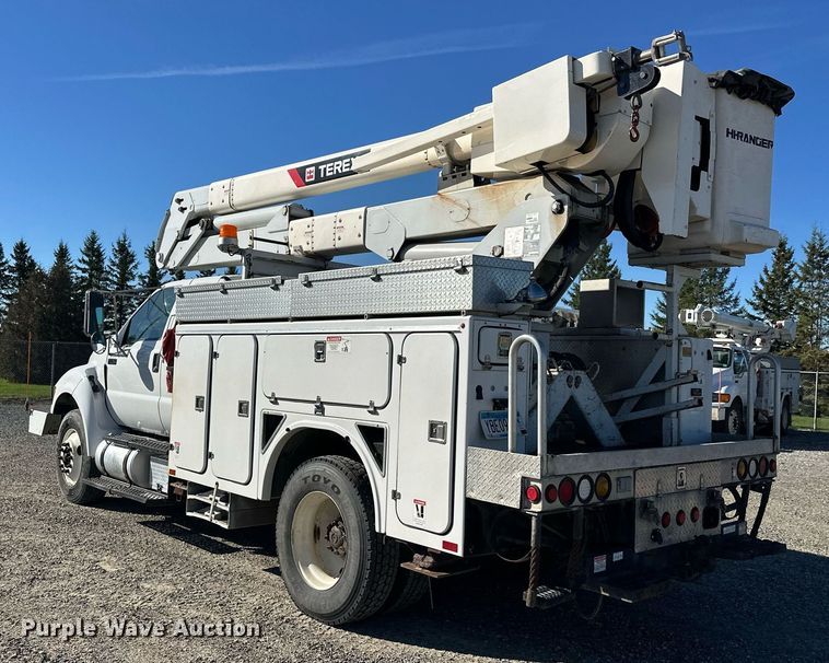image for item DW4277 2013 Ford F750 Super Duty bucket truck