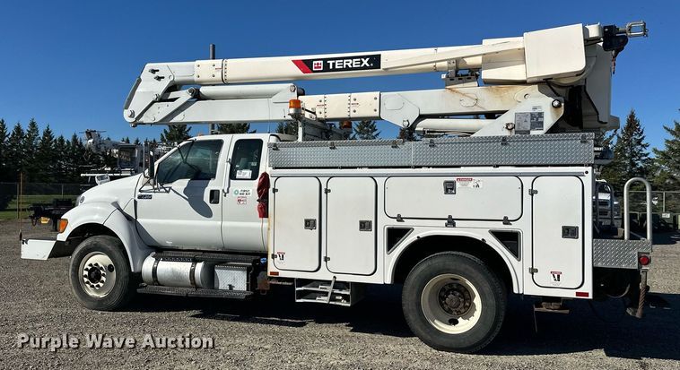 image for item DW4277 2013 Ford F750 Super Duty bucket truck
