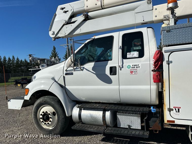 image for item DW4277 2013 Ford F750 Super Duty bucket truck