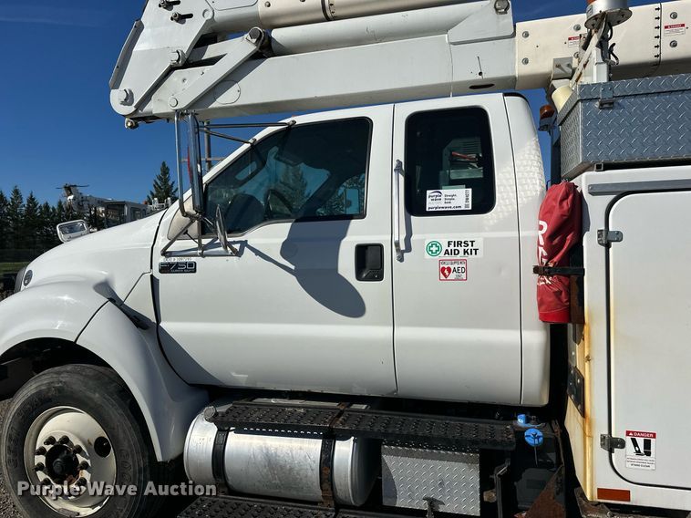 image for item DW4277 2013 Ford F750 Super Duty bucket truck