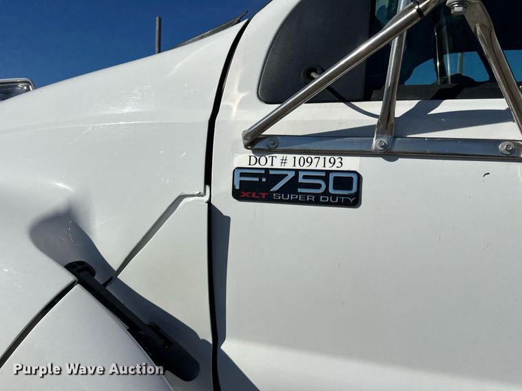 image for item DW4277 2013 Ford F750 Super Duty bucket truck