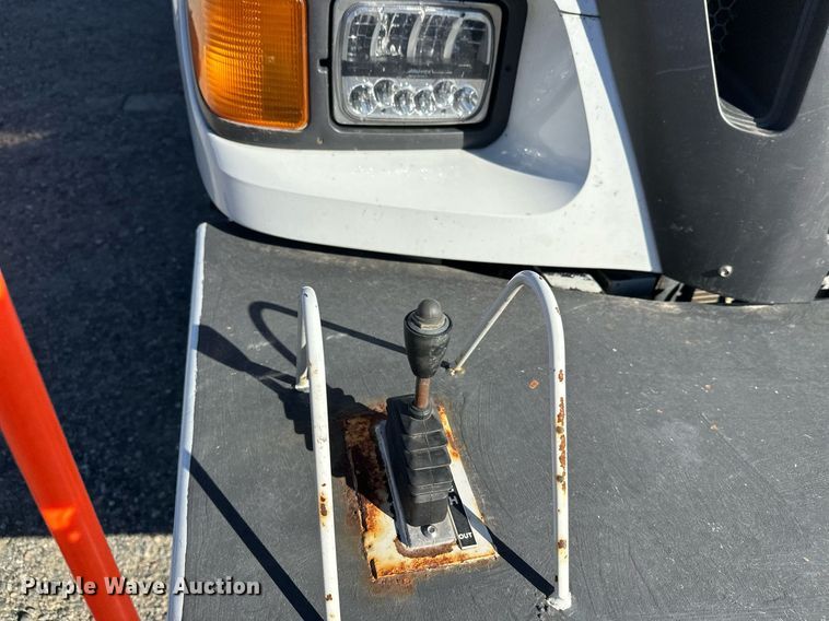 image for item DW4277 2013 Ford F750 Super Duty bucket truck