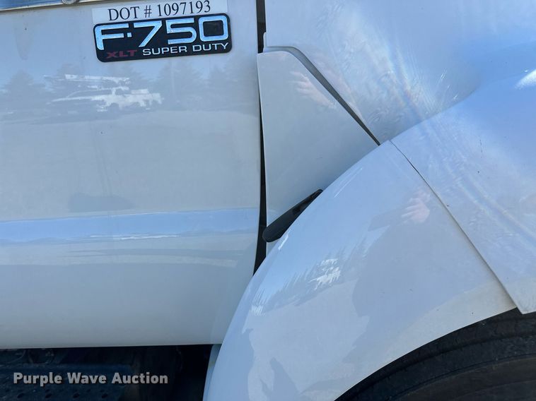 image for item DW4277 2013 Ford F750 Super Duty bucket truck