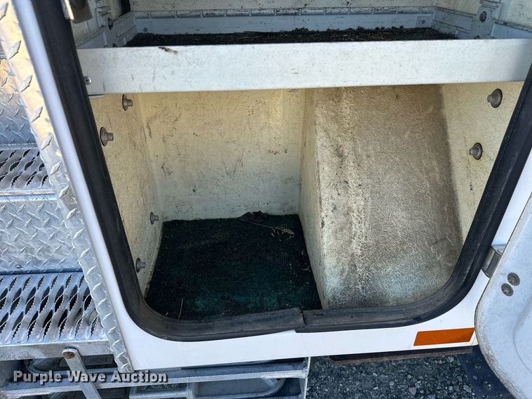 image for item DW4277 2013 Ford F750 Super Duty bucket truck