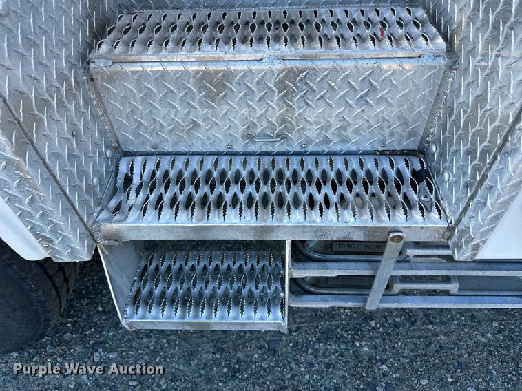 image for item DW4277 2013 Ford F750 Super Duty bucket truck