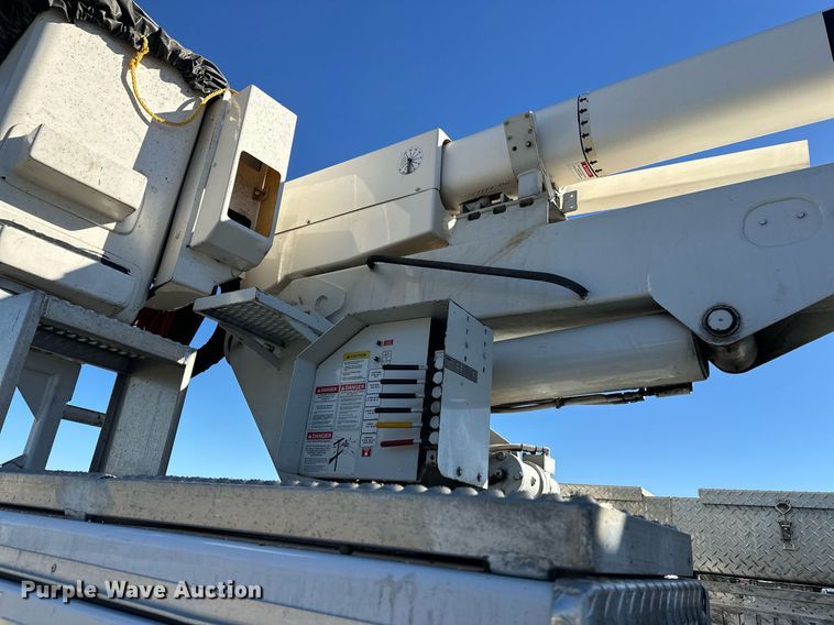 image for item DW4277 2013 Ford F750 Super Duty bucket truck