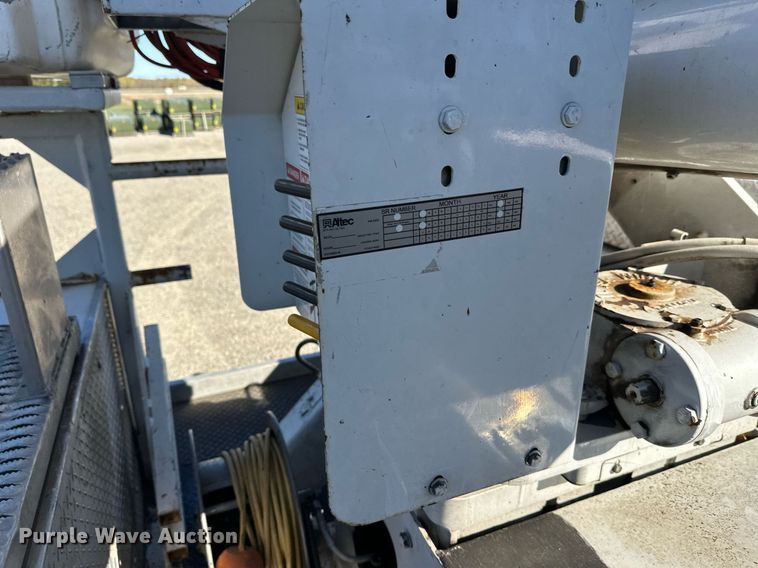 image for item DW4277 2013 Ford F750 Super Duty bucket truck