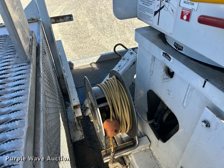 image for item DW4277 2013 Ford F750 Super Duty bucket truck