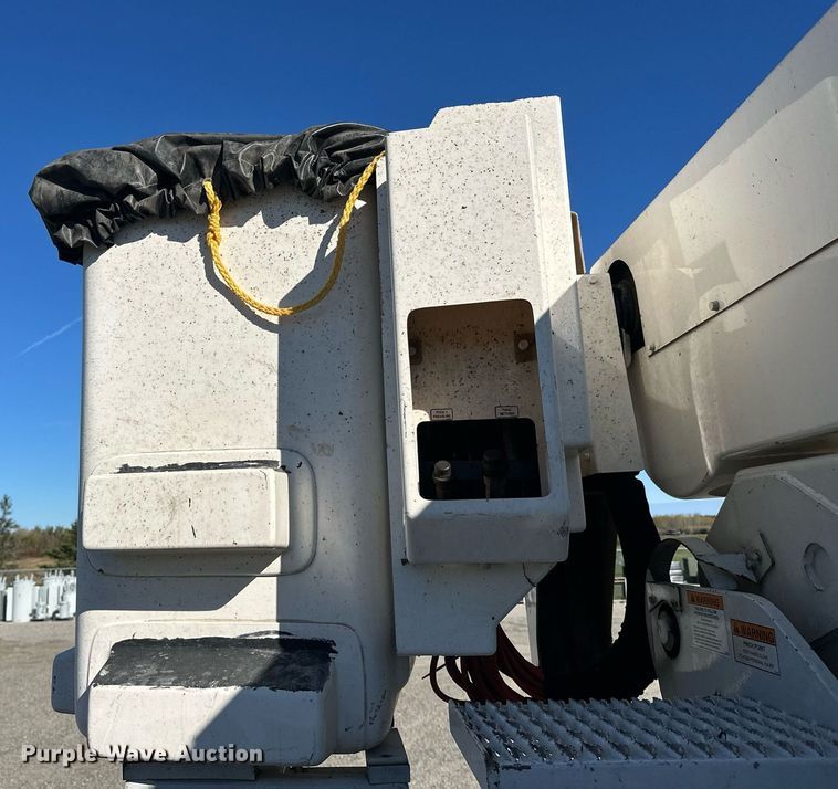 image for item DW4277 2013 Ford F750 Super Duty bucket truck