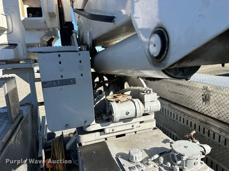 image for item DW4277 2013 Ford F750 Super Duty bucket truck