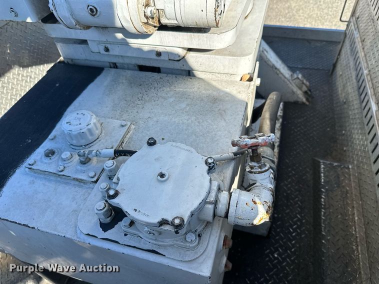 image for item DW4277 2013 Ford F750 Super Duty bucket truck