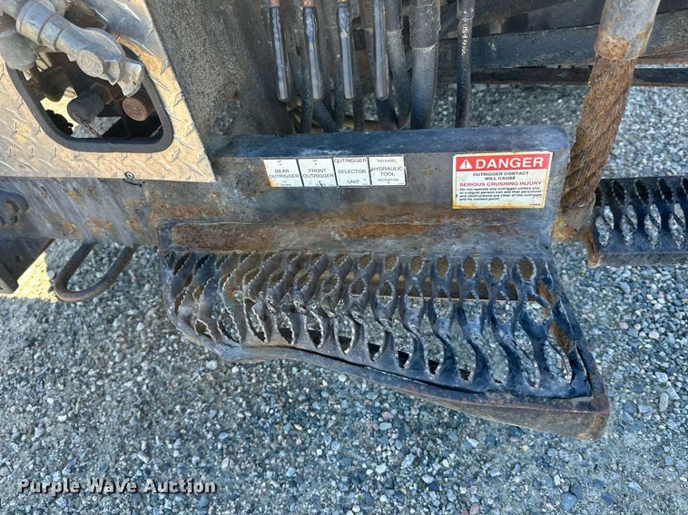 image for item DW4277 2013 Ford F750 Super Duty bucket truck