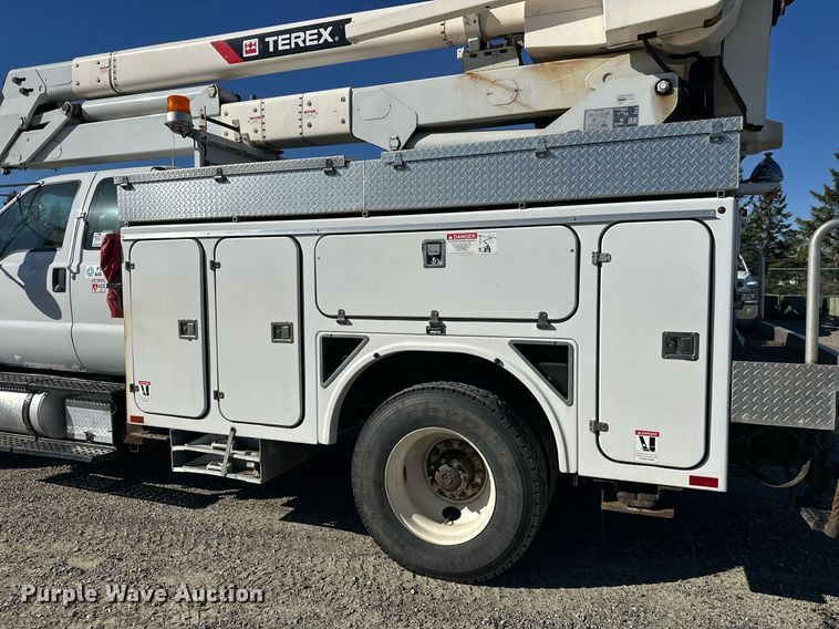 image for item DW4277 2013 Ford F750 Super Duty bucket truck