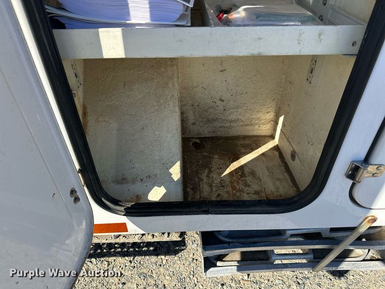 image for item DW4277 2013 Ford F750 Super Duty bucket truck