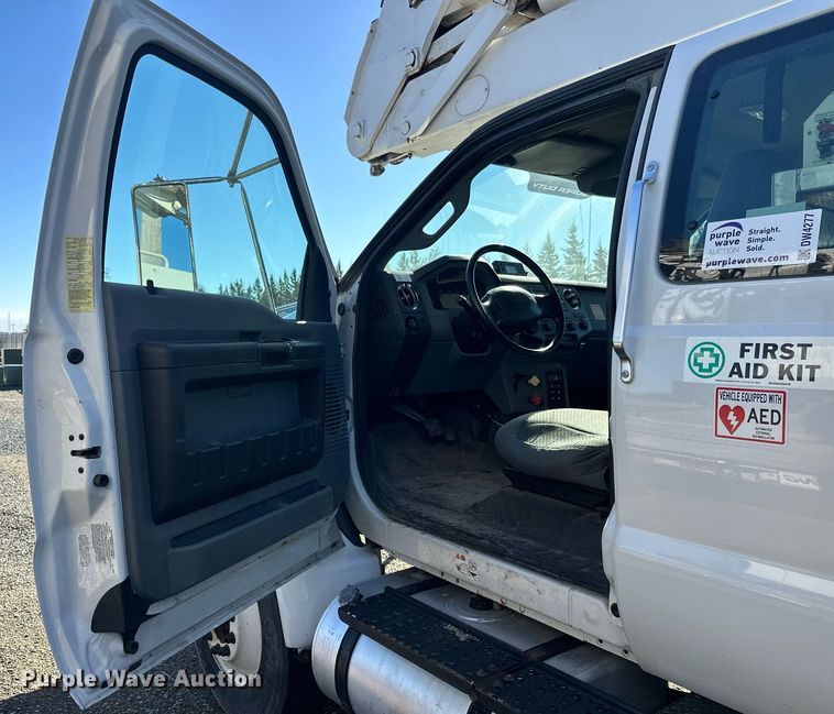 image for item DW4277 2013 Ford F750 Super Duty bucket truck