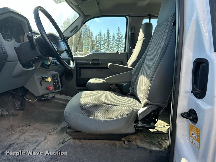 image for item DW4277 2013 Ford F750 Super Duty bucket truck