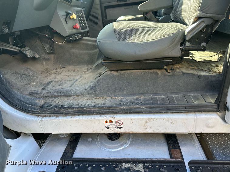 image for item DW4277 2013 Ford F750 Super Duty bucket truck