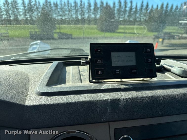 image for item DW4277 2013 Ford F750 Super Duty bucket truck