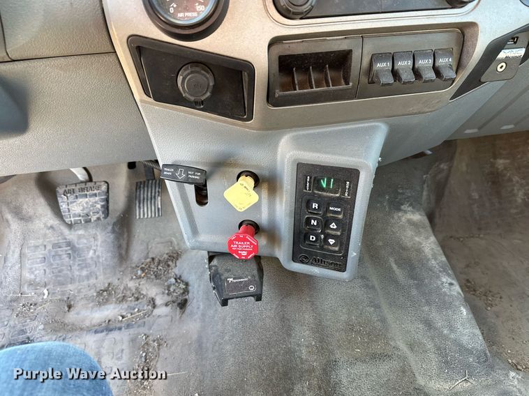 image for item DW4277 2013 Ford F750 Super Duty bucket truck