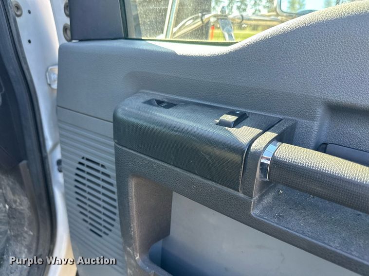 image for item DW4277 2013 Ford F750 Super Duty bucket truck