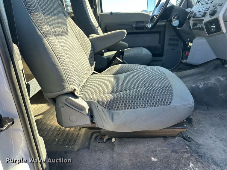 image for item DW4277 2013 Ford F750 Super Duty bucket truck