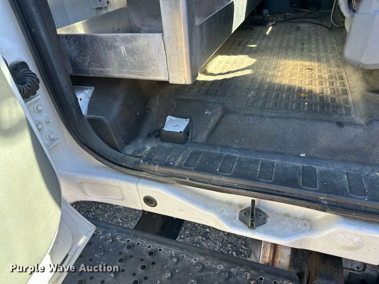 image for item DW4277 2013 Ford F750 Super Duty bucket truck